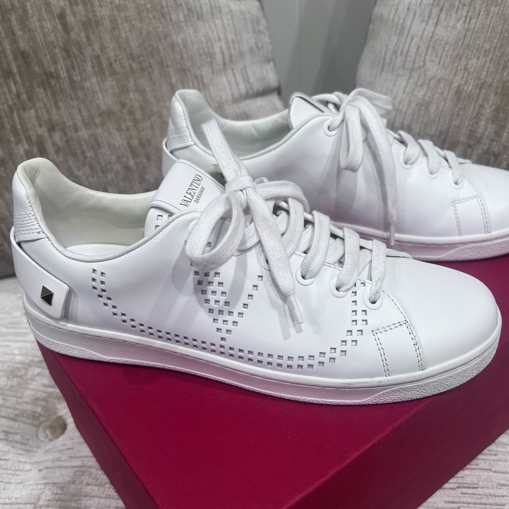 Valentino Garavani size 7.5 leather sneakers. - Picture 2 of 10